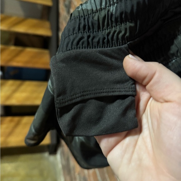 Athleta Camo Mesh Running Shorts Size XL - Picture 6 of 7